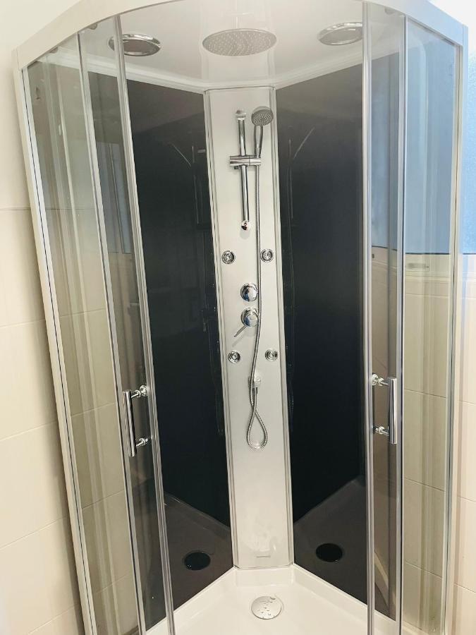 Charmant Appartement De Coeur De Ville - 2 Chambres Lits Queen Size - Netflix - Wifi Шербур-ан-Котантен Екстер'єр фото